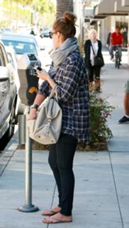 Jessica Alba feet photo thumbnail