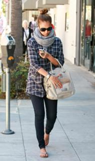 Jessica Alba feet photo thumbnail