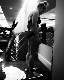 Paige VanZant feet photo thumbnail