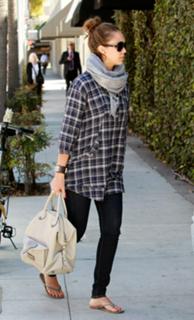 Jessica Alba feet photo thumbnail