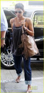 Halle Berry feet photo thumbnail