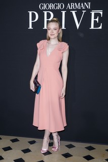Dakota Fanning feet photo thumbnail