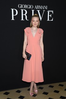 Dakota Fanning feet photo thumbnail
