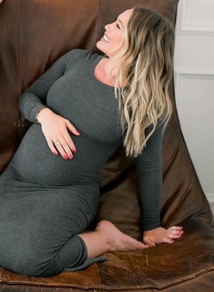 Hilary Duff feet photo thumbnail