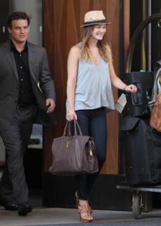 Leighton Meester feet photo thumbnail