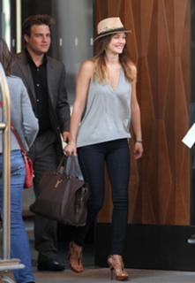 Leighton Meester feet photo thumbnail