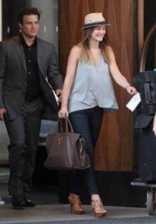 Leighton Meester feet photo thumbnail