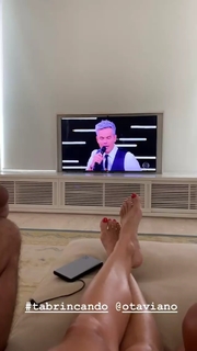 Flávia Alessandra feet photo thumbnail