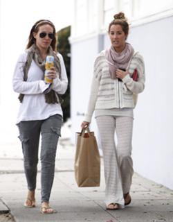 Ashley Tisdale feet photo thumbnail