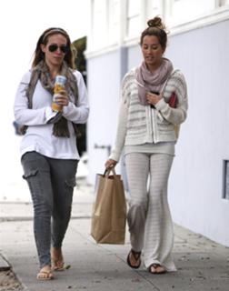 Ashley Tisdale feet photo thumbnail