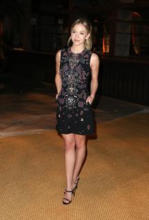 Sydney Sweeney feet photo thumbnail