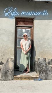 Lindsay Lohan feet photo thumbnail