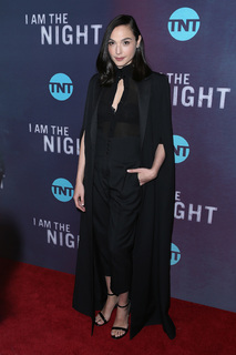 Gal Gadot feet photo thumbnail