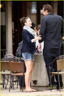 Alison Brie feet photo thumbnail