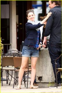 Alison Brie feet photo thumbnail