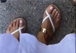Giada De Laurentiis feet photo thumbnail