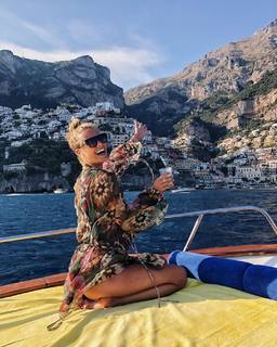 Nina Agdal feet photo thumbnail