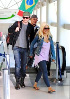 Christina Aguilera feet photo thumbnail