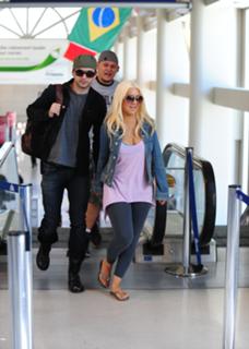 Christina Aguilera feet photo thumbnail