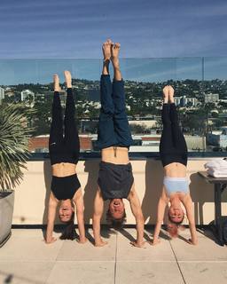 Maisie Williams feet photo thumbnail