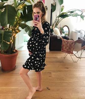 Chiara Ferragni feet photo thumbnail
