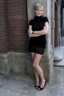Kirsten Dunst feet photo thumbnail