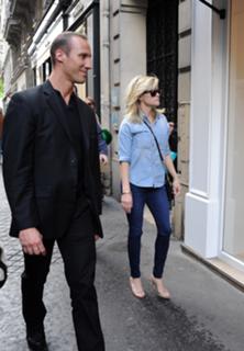 Reese Witherspoon feet photo thumbnail
