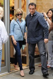 Reese Witherspoon feet photo thumbnail
