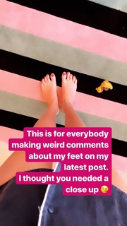 Chiara Ferragni feet photo thumbnail