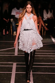 Cara Delevingne feet photo thumbnail
