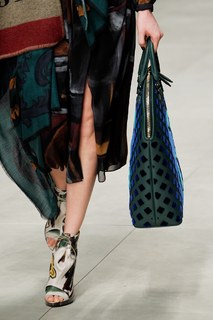 Cara Delevingne feet photo thumbnail