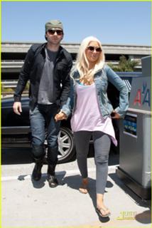 Christina Aguilera feet photo thumbnail
