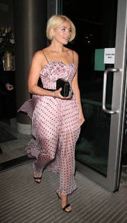 Holly Willoughby feet photo thumbnail