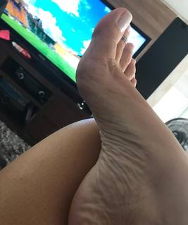 Karin Klemp feet photo thumbnail