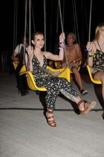 Emma Roberts feet photo thumbnail