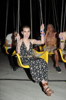 Emma Roberts feet photo thumbnail
