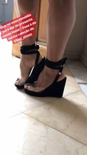 Gracyanne Barbosa feet photo thumbnail
