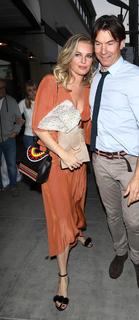 Rebecca Romijn feet photo thumbnail