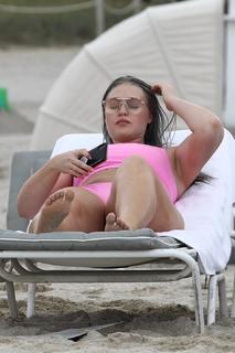 Iskra Lawrence feet photo thumbnail
