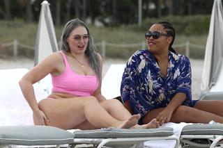Iskra Lawrence feet photo thumbnail