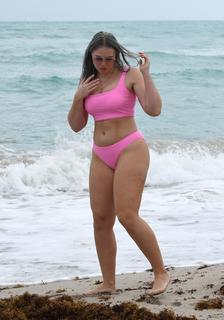 Iskra Lawrence feet photo thumbnail