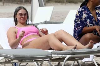 Iskra Lawrence feet photo thumbnail