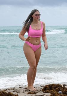 Iskra Lawrence feet photo thumbnail
