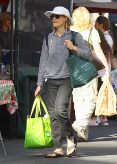 Jodie Foster feet photo thumbnail
