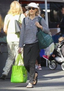 Jodie Foster feet photo thumbnail