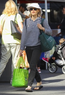 Jodie Foster feet photo thumbnail