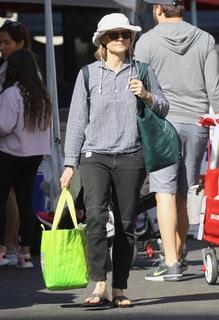 Jodie Foster feet photo thumbnail