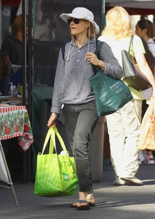Jodie Foster feet photo thumbnail