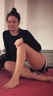 Karolina Kowalkiewicz feet photo thumbnail
