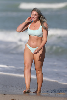 Iskra Lawrence feet photo thumbnail